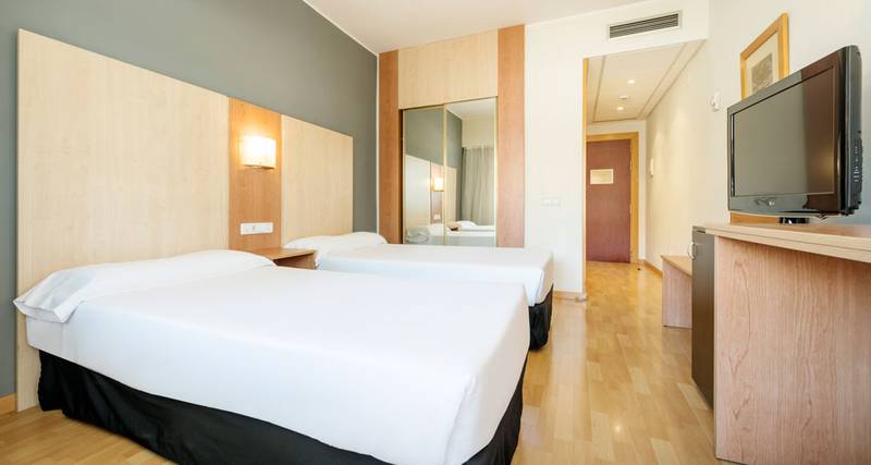  Hotel ILUNION Romareda Saragossa