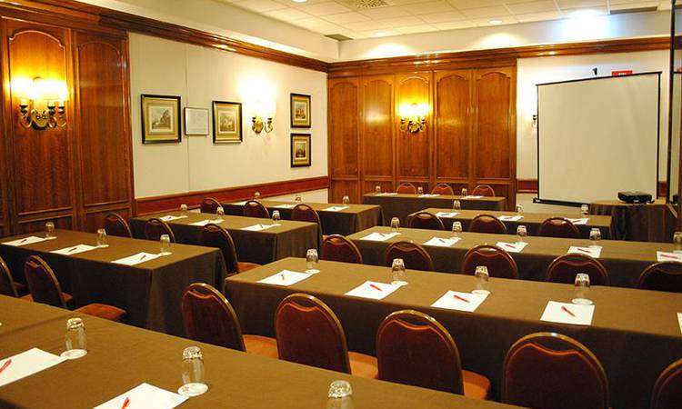 Salon Inglés Hotel ILUNION Romareda Saragossa Salon Inglés Hotel ILUNION Romareda Saragossa